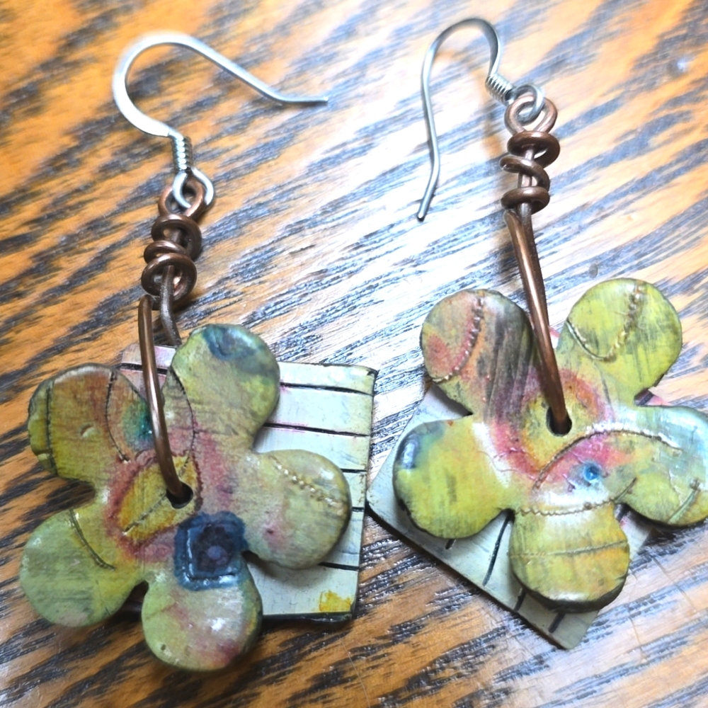 Earings - Picture 3 of 4